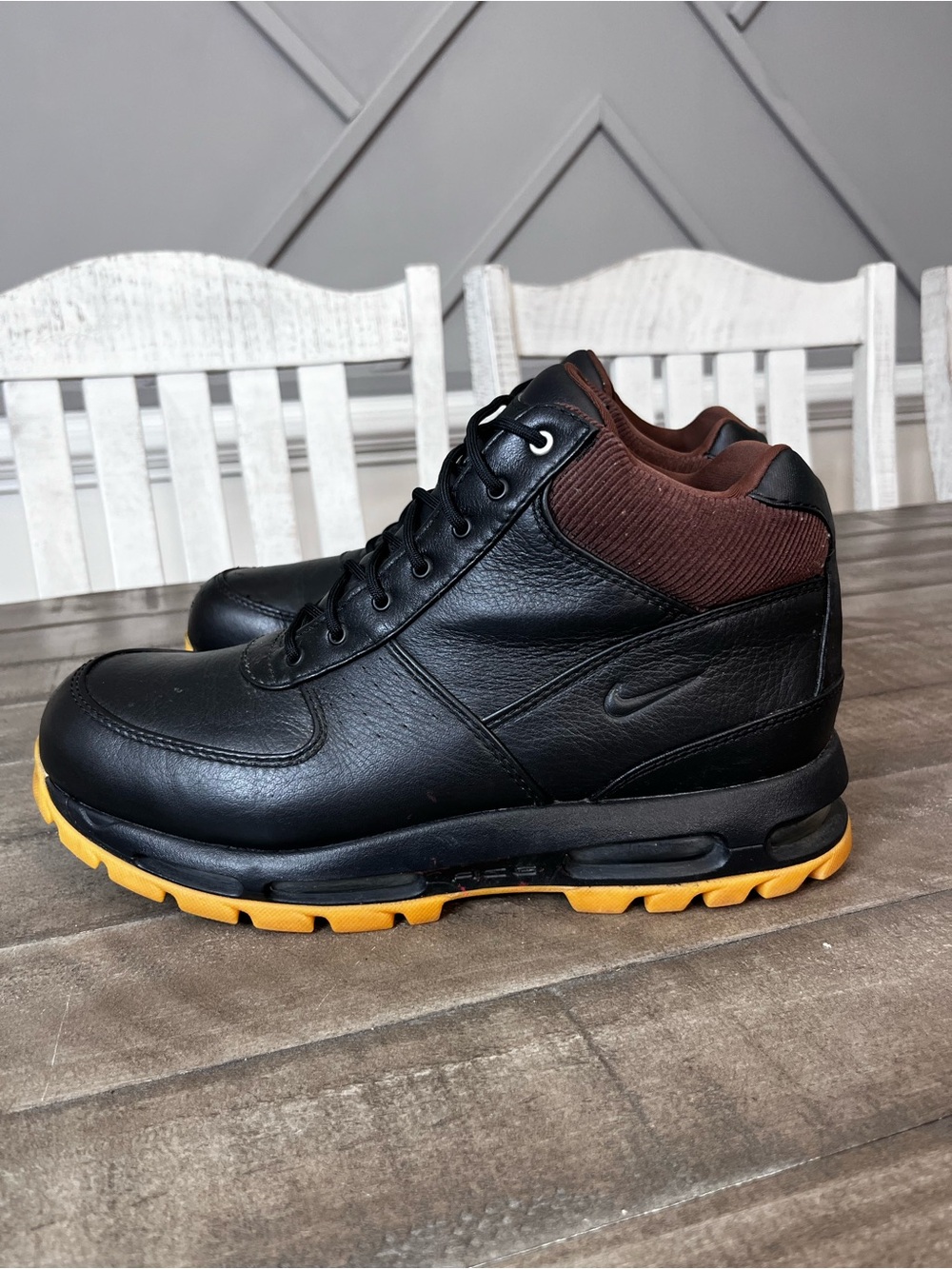 Nike Air Max Goadome ACG
Men's Black/Brown/Gum
Leather Boots  Size 12